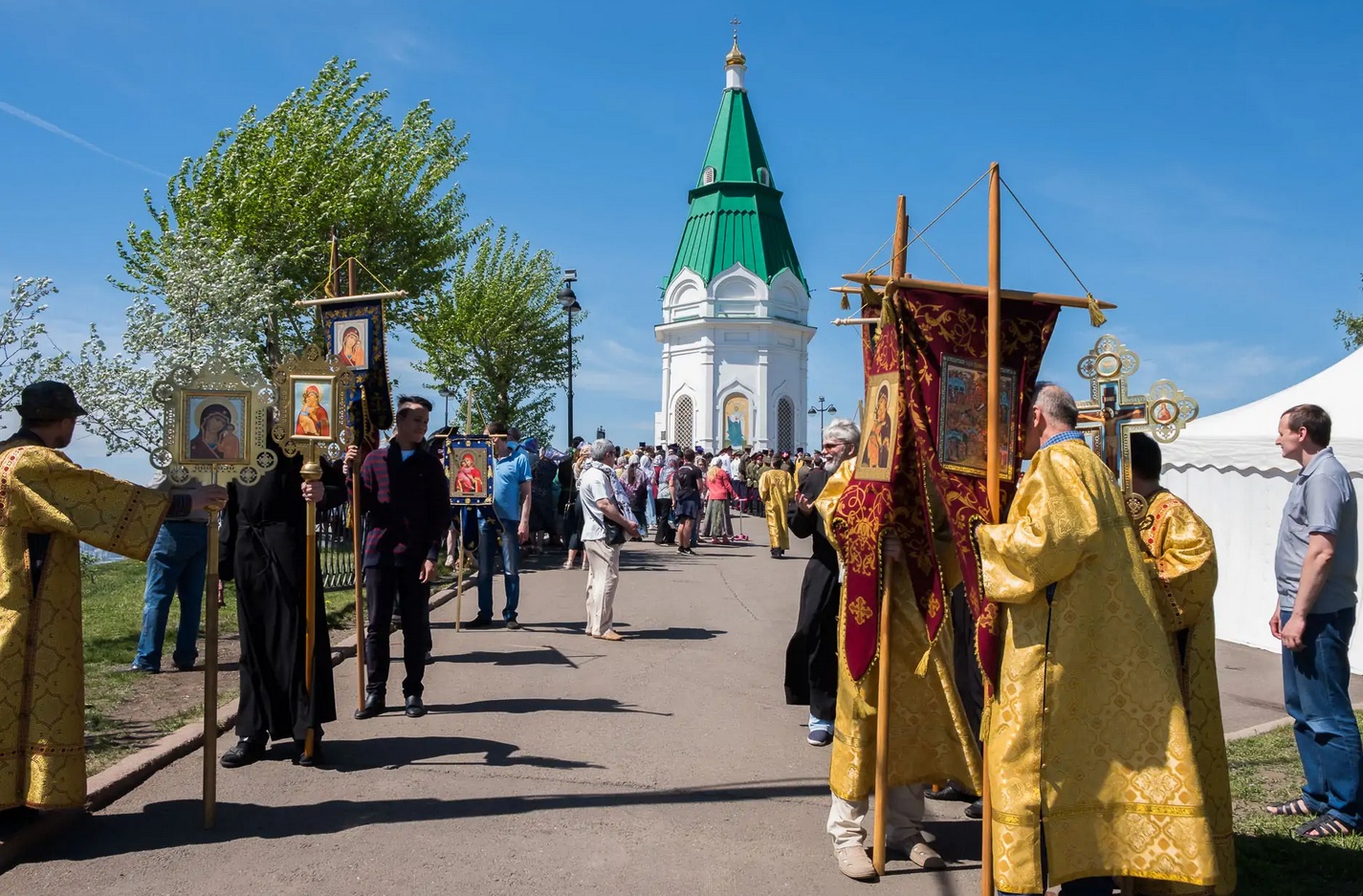 В связи с проведением Крестного хода в центре Красноярска ограничат движение