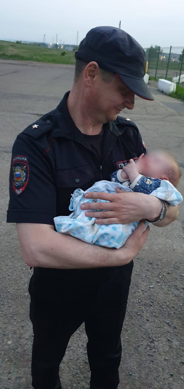 В Зеленогорске пропавшую с младенцем мать нашли выпивающей у знакомых
