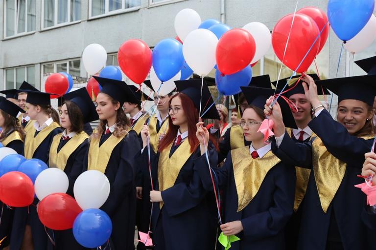 В пятницу у красноярских школьников начнутся выпускные