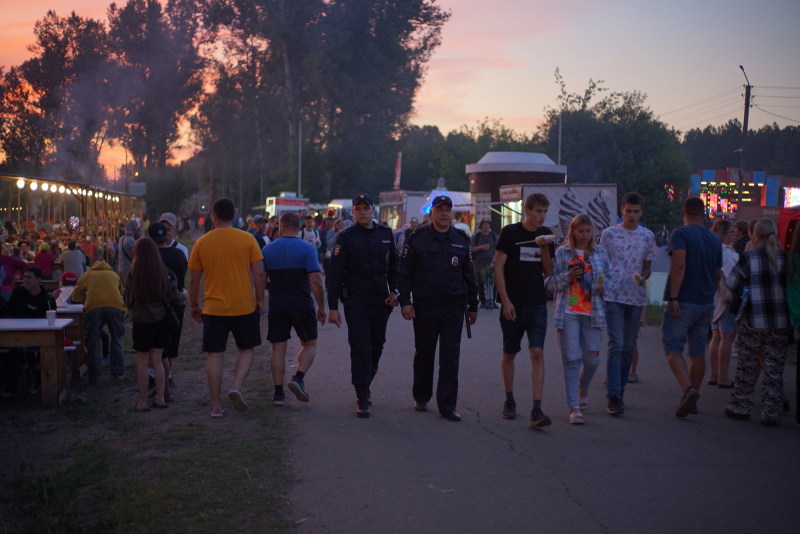 На юге Красноярского края полицейские обеспечили охрану общественного порядка на международном фестивале «Мир Сибири»