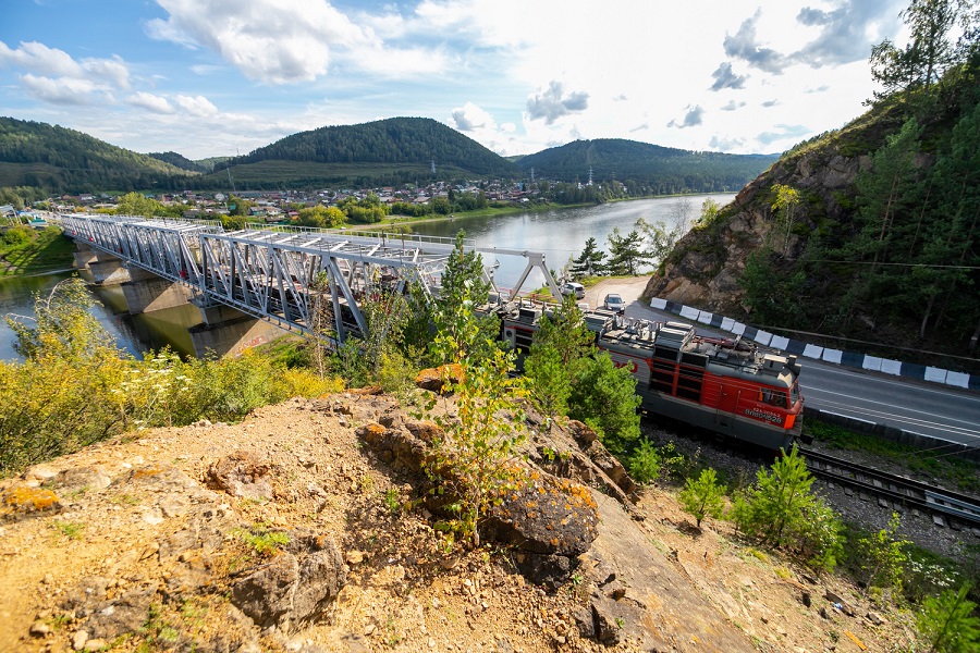 Водолазы ОАО «РЖД» обследовали опоры крупных мостов Красноярской железной дороги с помощью подводных видеокомплексов