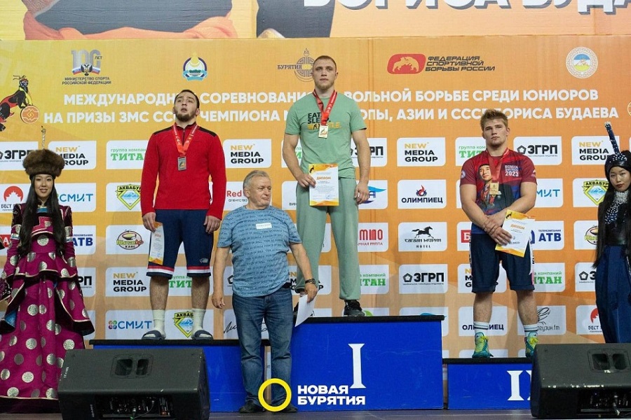Борцы из Красноярска завоевали 5 медалей на международном турнире в Бурятии