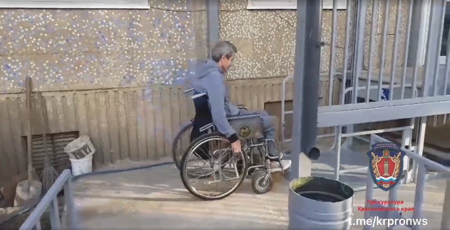 В Канске супружеской паре инвалидов-колясочников установили электрический подъемник в квартиру