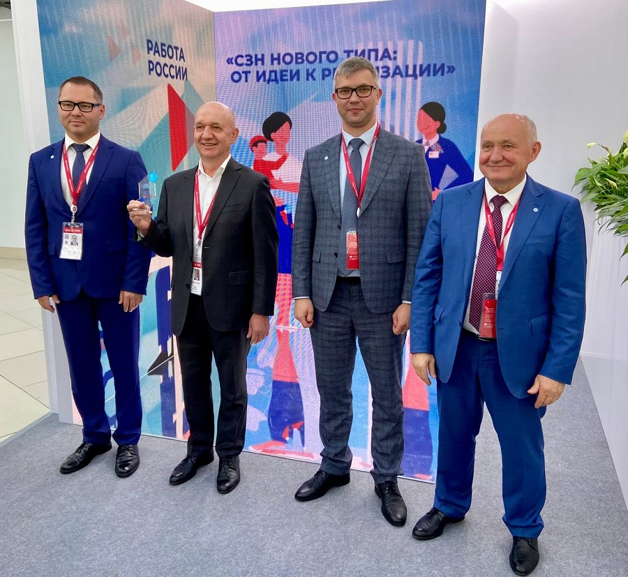 Руководитель агентства труда и занятости населения Виктор Новиков ...