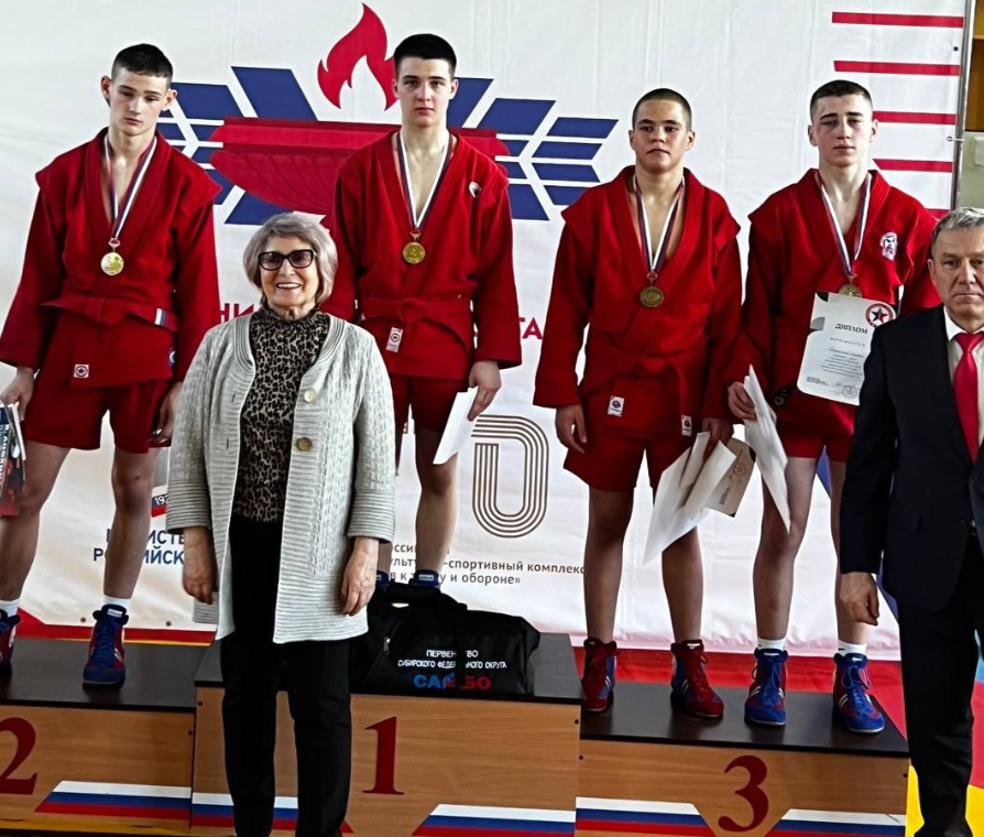 Три золотых медали у юных самбистов Красноярска