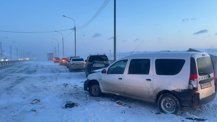 12 автомобилей столкнулись в Емельяновском районе