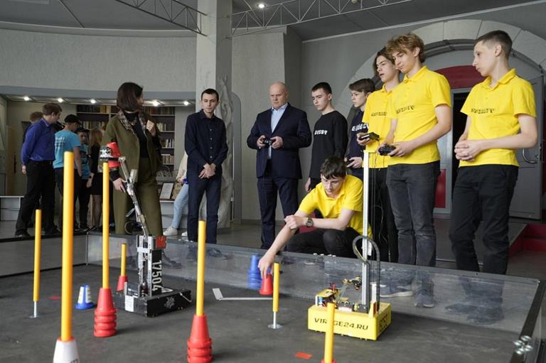 Пятый Национальный чемпионат по робототехнике соберет в Красноярске более 500 команд из разных городов России