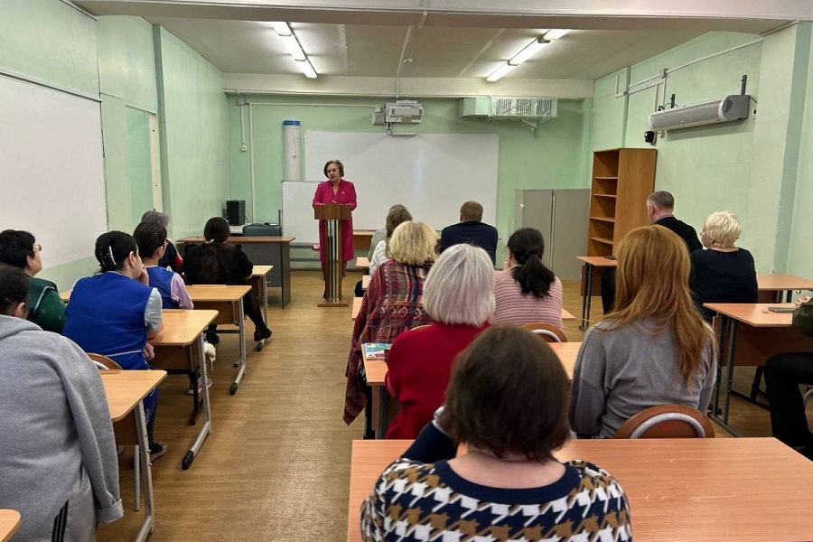Активисты партии «Единая Россия» проводят встречи и мероприятия с жителями многоквартирных домов