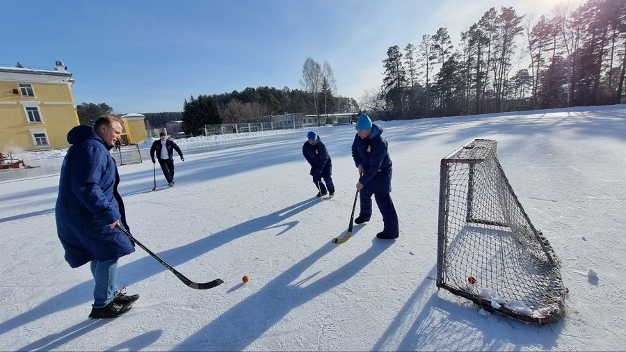Команды администраций Железногорска и Зеленогорска сыграют в «Хоккей в валенках»