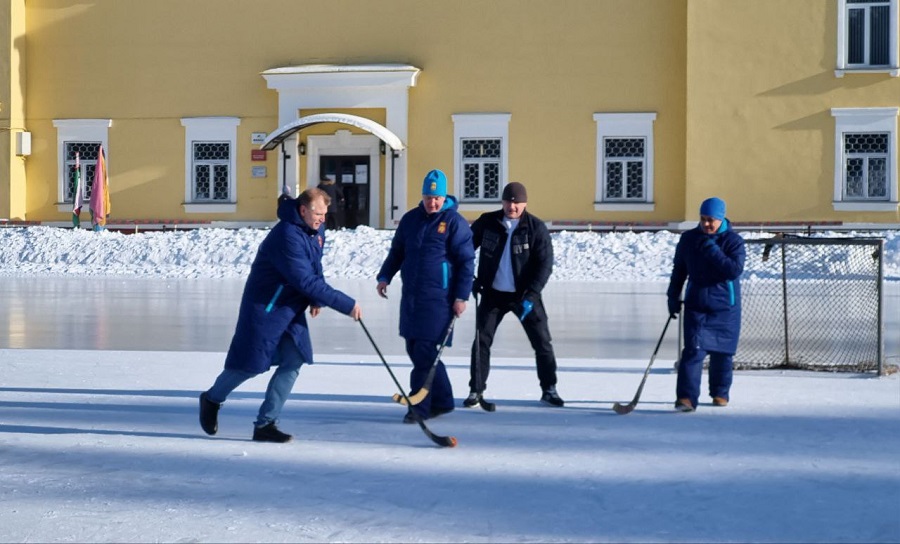Команда Совета депутатов Железногорска готовится к турниру «Хоккей в валенках»