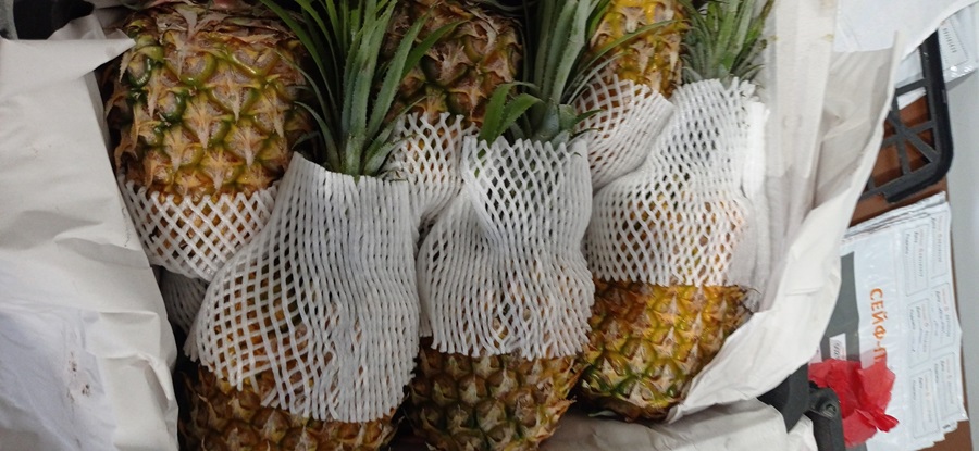 Почти тонну зараженных ананасов пытались завезти в Красноярский край из Китая