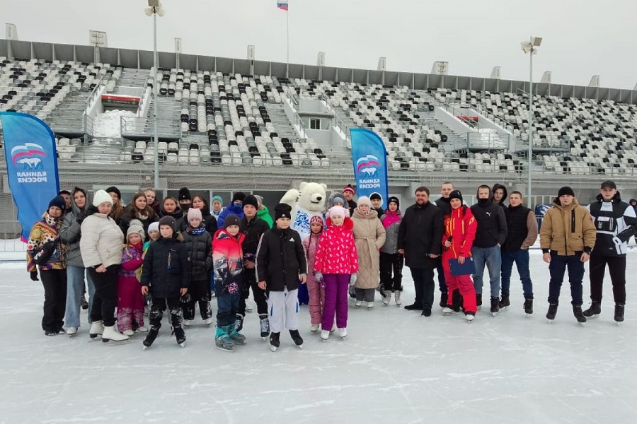 «Единая Россия» организовала для красноярцев мастер-класс по катанию на коньках