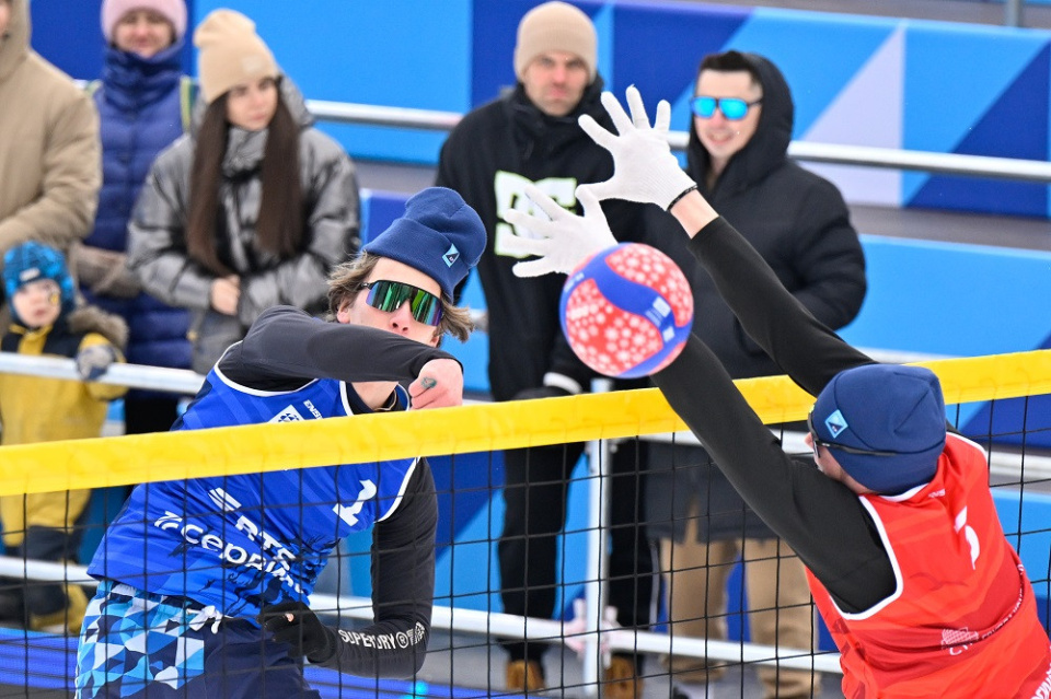 В Красноярске проходит финальный этап Кубка России по волейболу на снегу