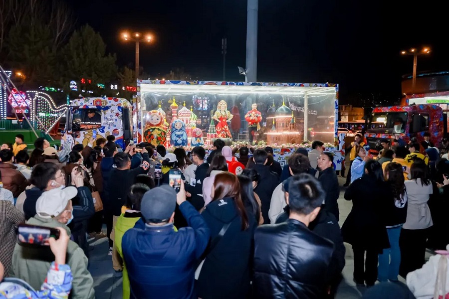 Рекламные грузовики на тему экскурсий по провинции Хэйлунцзян начали культурный и туристический тур по стране