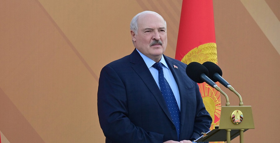 Лукашенко: Беларусь не хочет воевать, но готовится к войне