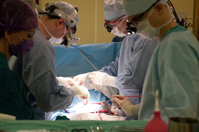 Красноярские кардиохирурги успешно прооперировали 7-летнего мальчика с редким пороком сердца