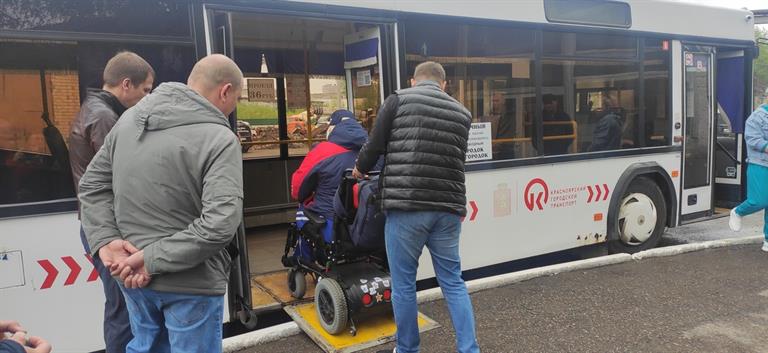 ​​​​​Красноярские водители маршруток учатся помогать людям с инвалидностью