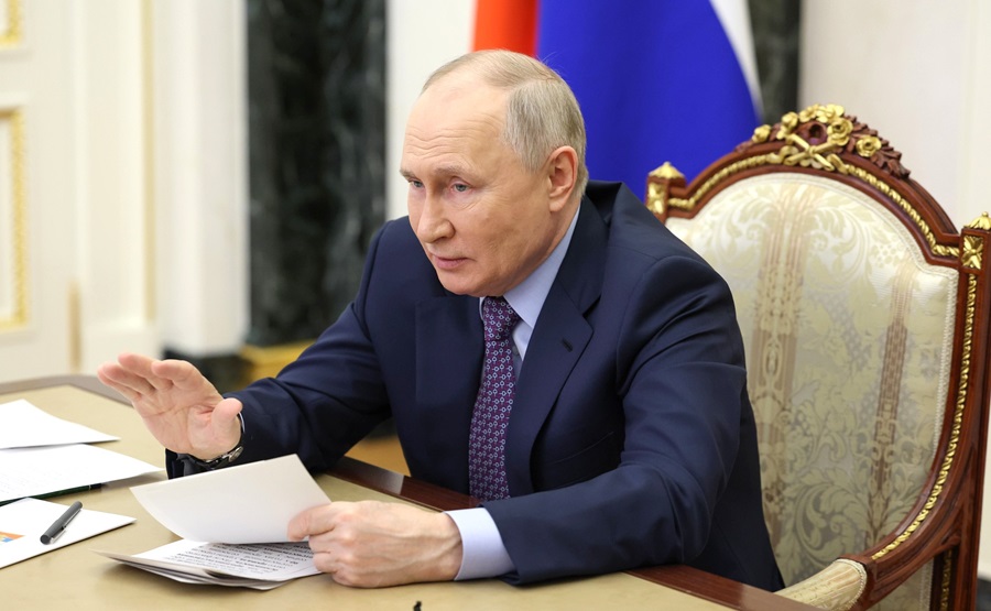 Путин поручил провести учения в ответ на угрозы Запада