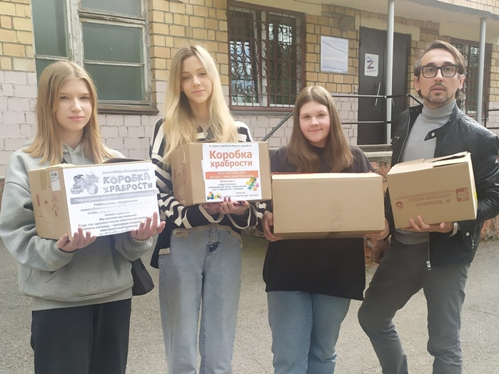 Школьники подарили «коробки храбрости» для маленьких пациентов клинической больницы Красноярска