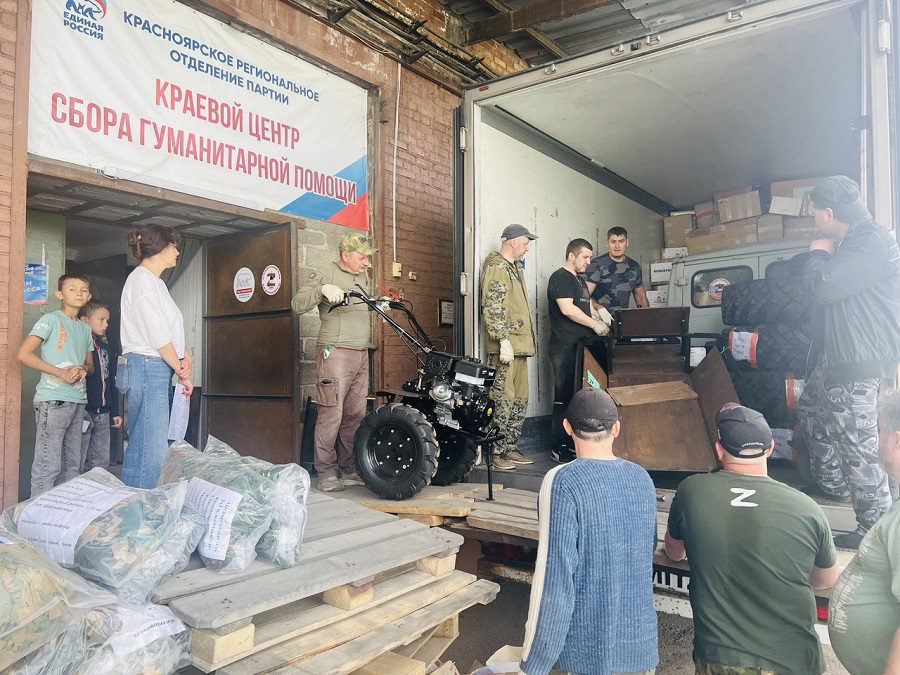 «Единая Россия» направила 50-ю фуру с гуманитарной помощью бойцам СВО из Красноярского края