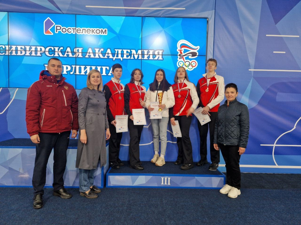 Красноярские керлингисты завоевали бронзовые награды первенства Сибири