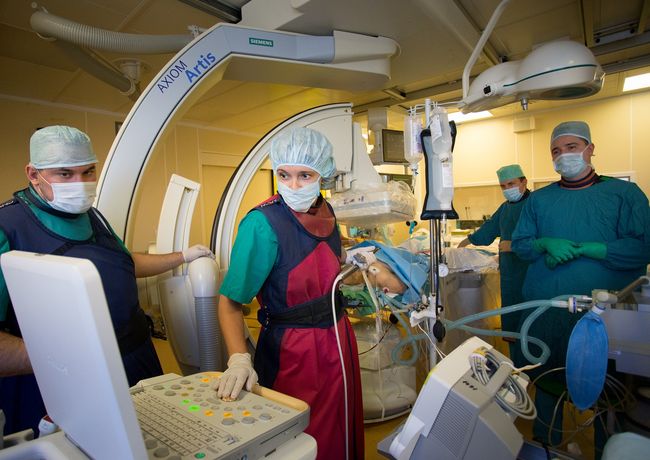 Красноярские хирурги успешно провели редкую операцию на сердце 52-летнему мужчине