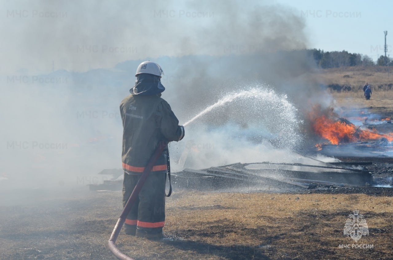 С начала года добровольные пожарные края привлекались к тушению возгораний более 400 раз
