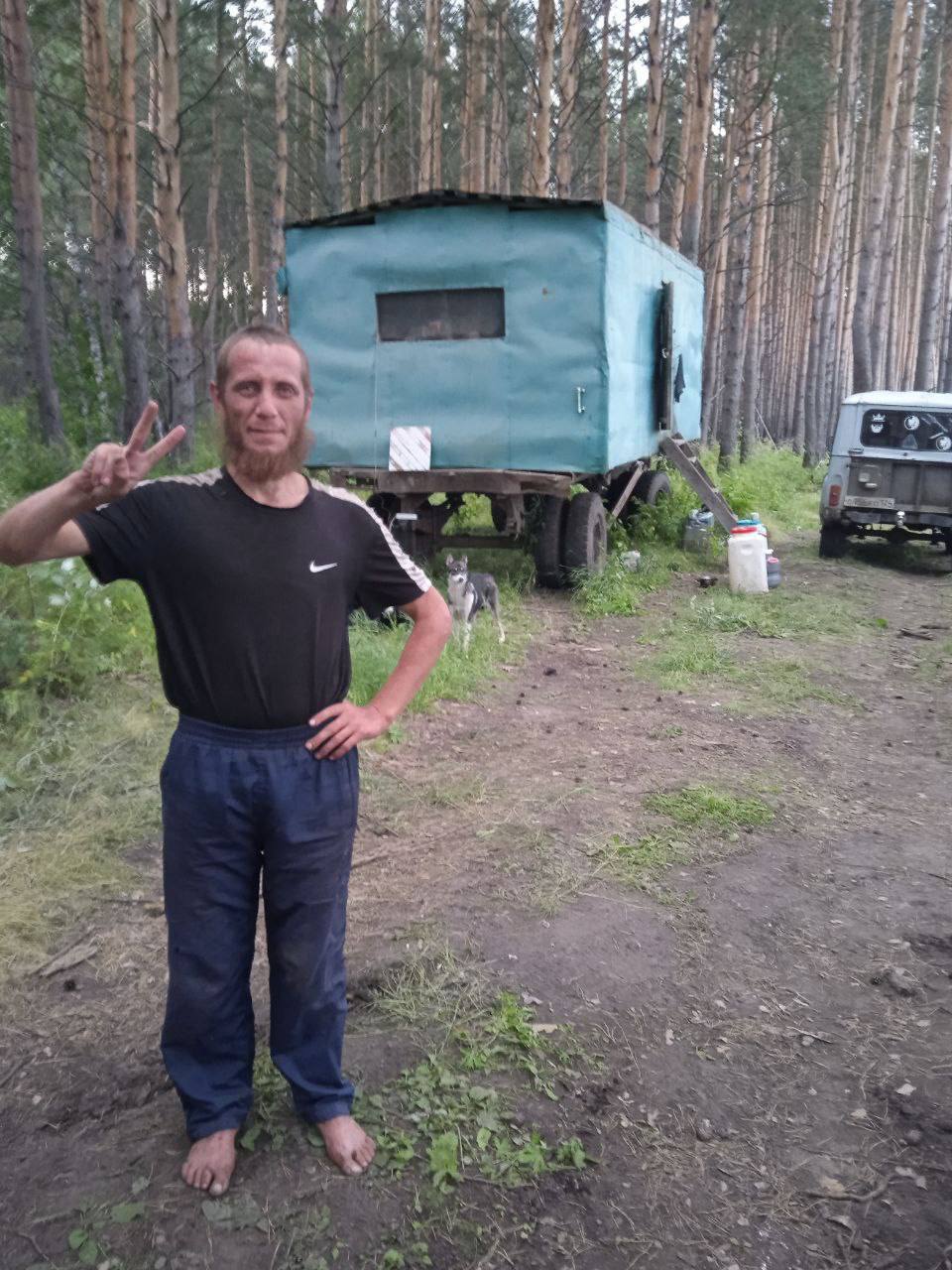 В Красноярском крае 34-летний лесник босиком ушел в лес. Его нашли в здании спиртзавода