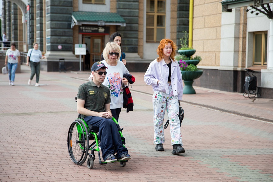 С начала года более 3000 маломобильных пассажиров получили помощь на вокзалах Красноярской железной дороги