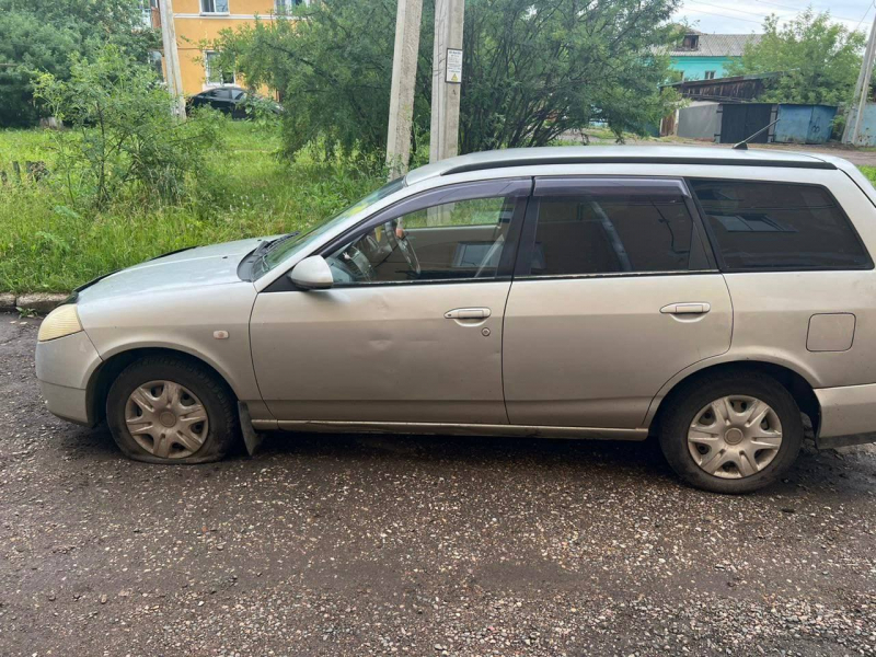 В Красноярском крае за ночь подростки прокололи более 10 автомобильных шин