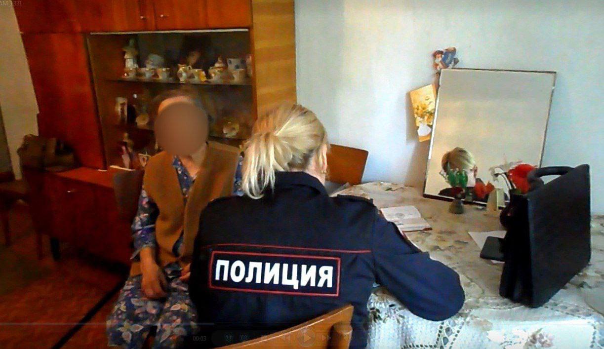 В Красноярском крае 46-летний сын вымогал деньги у матери кулаками и тратил на свои нужды