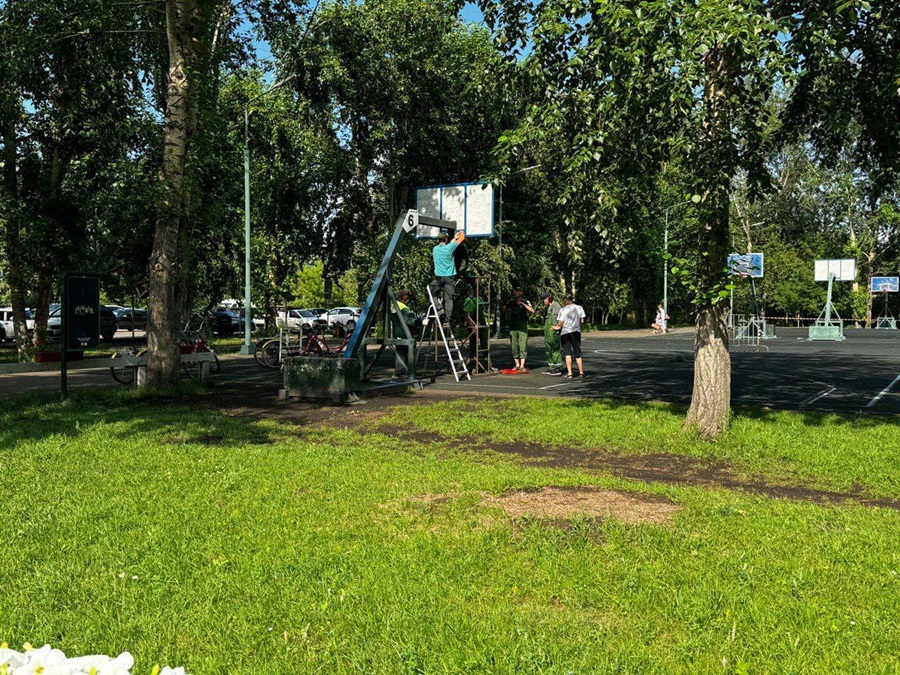 Баскетбольные поля на красноярском острове Татышев ремонтируют