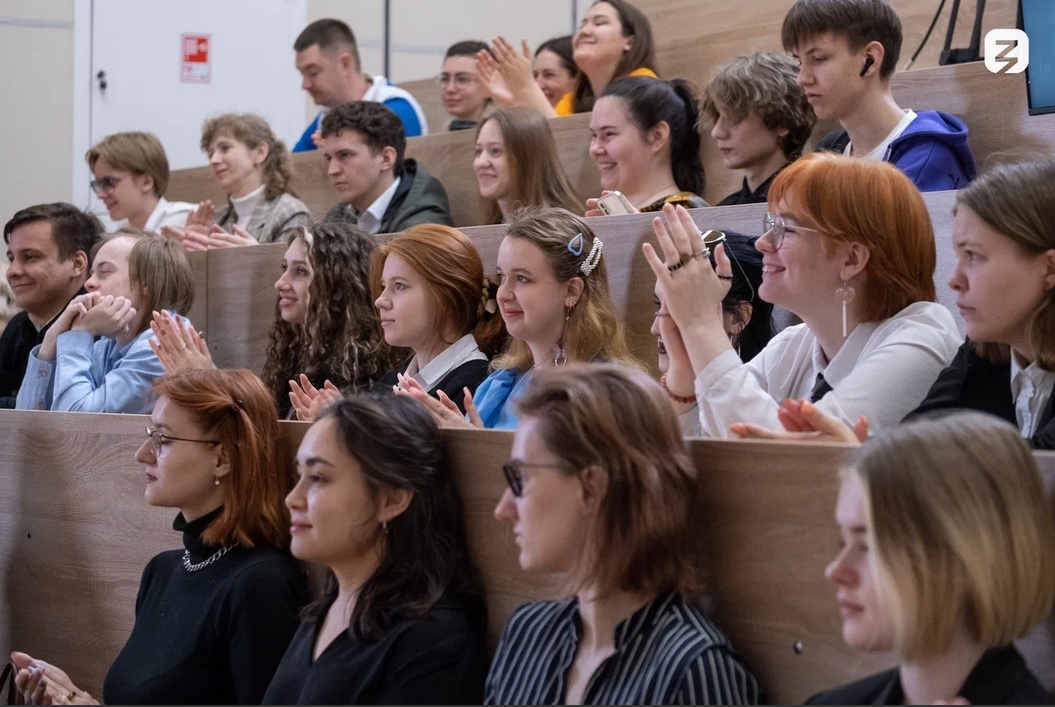 Четыре школьника из Красноярского края поедут учиться публичным выступлениям в «Артек»