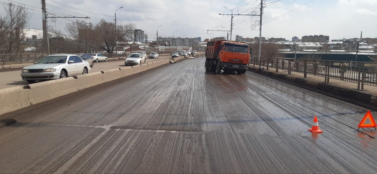 Копыловский мост сковала пробка из-за ДТП с грузовиком