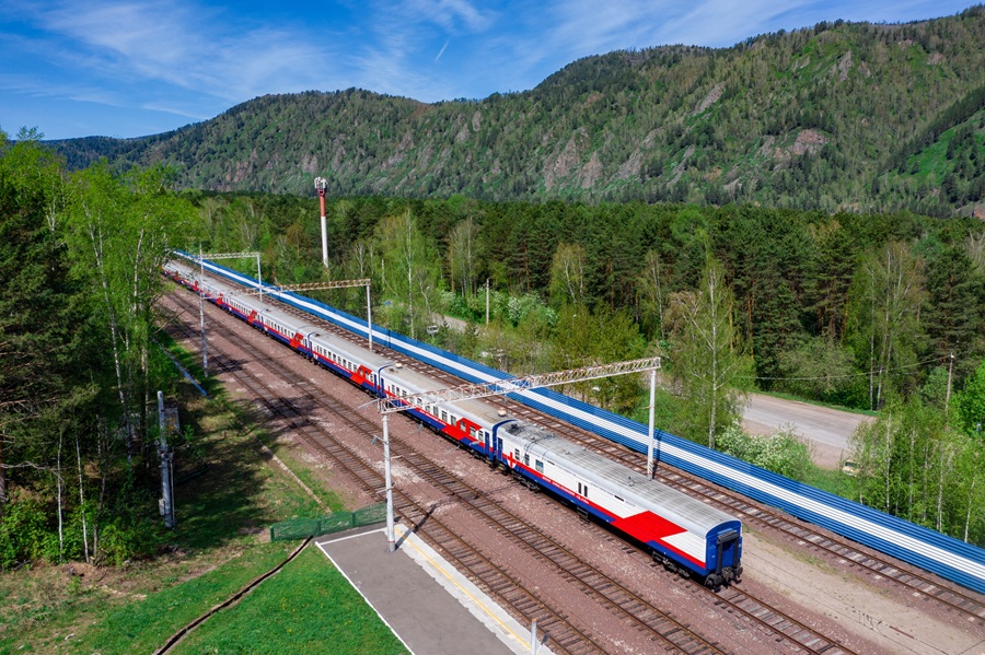 23052