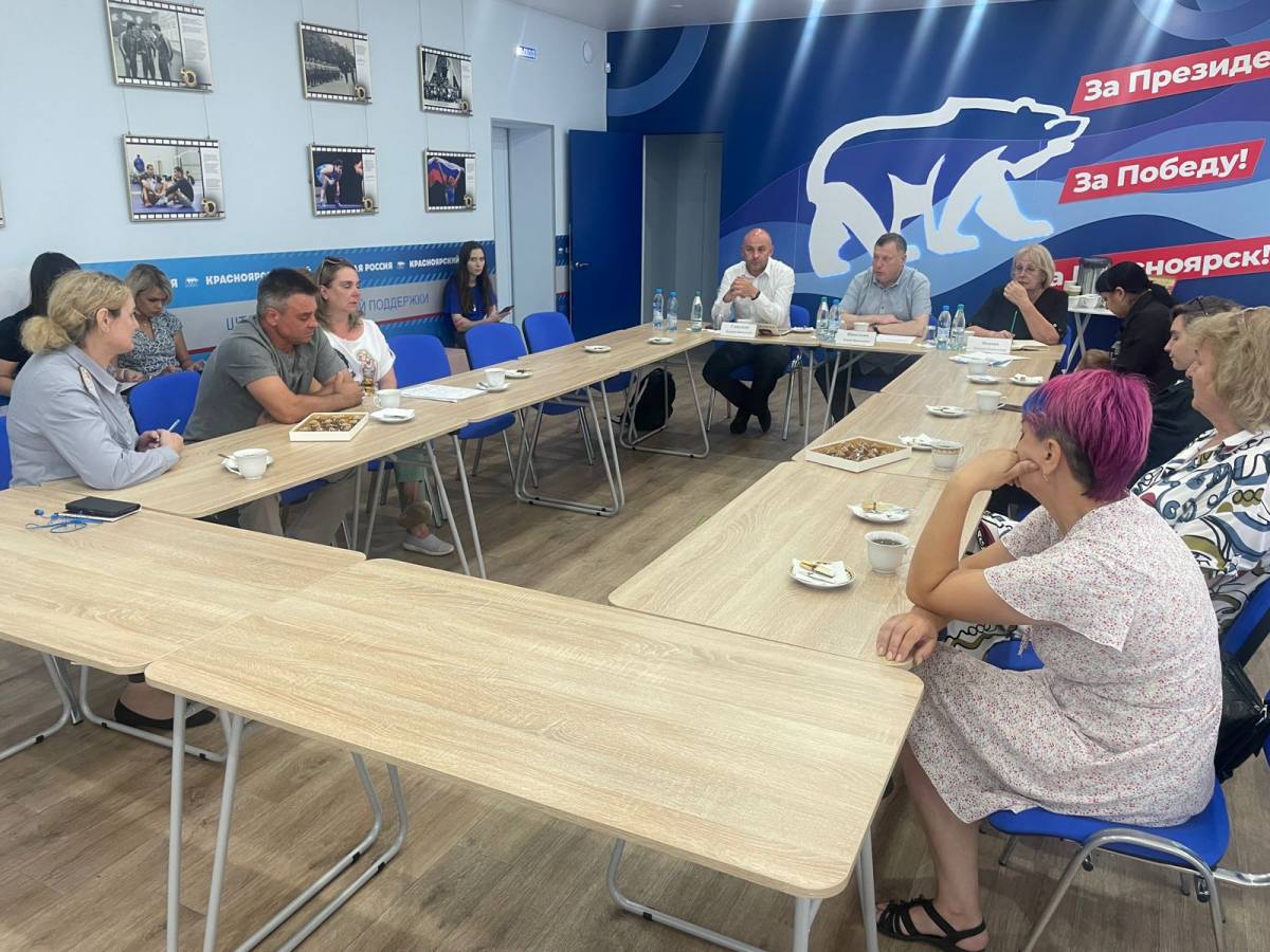 Депутаты от партии встретились с семьями участников СВО в Штабе общественной поддержки