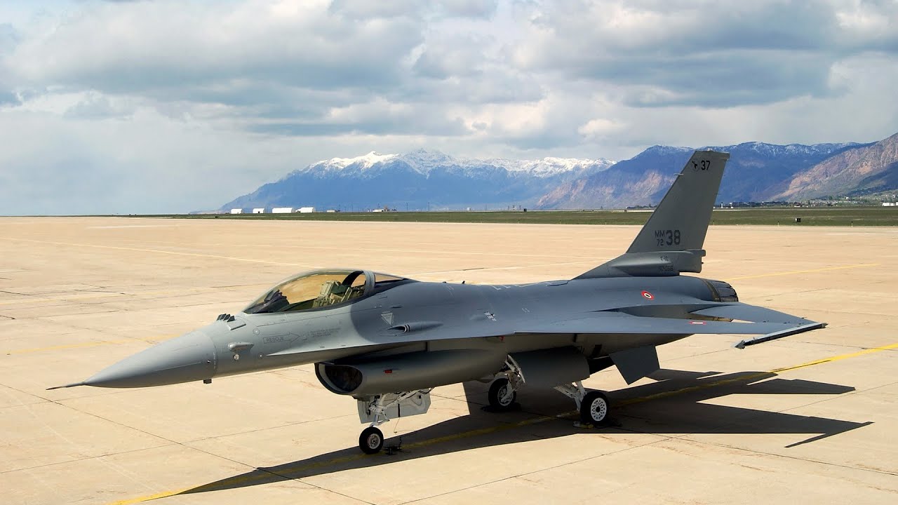 F 16 on ground