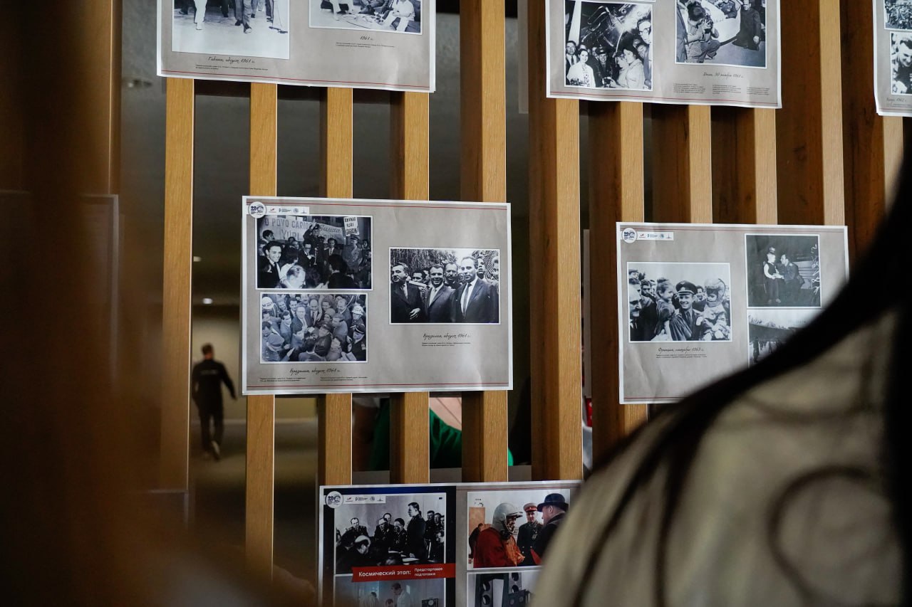 В Мелитополе открылась фотовыставка ко Дню космонавтики