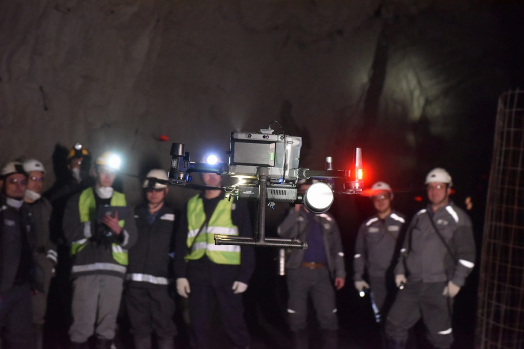 На трех рудниках в Норильске испытали дрон для обследования опасных участков