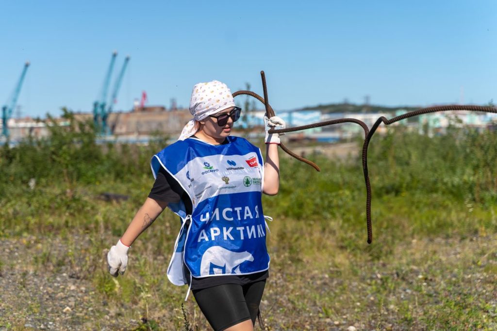 Большой экологический альянс волонтеров «Норникеля»  и «Чистой Арктики» приступил к уборке в Норильске и Дудинке