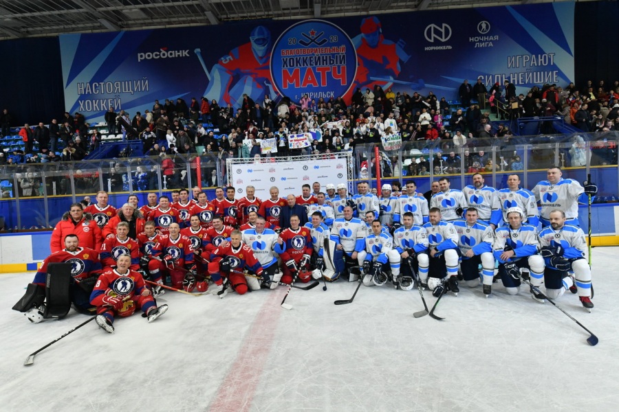 Легендарные хоккеисты вновь выйдут на лед норильского дворца спорта «Арктика»