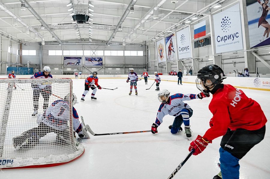 Юные норильские хоккеисты приняли участие в спортивной программе «Хоккей» образовательного центра «Сириус