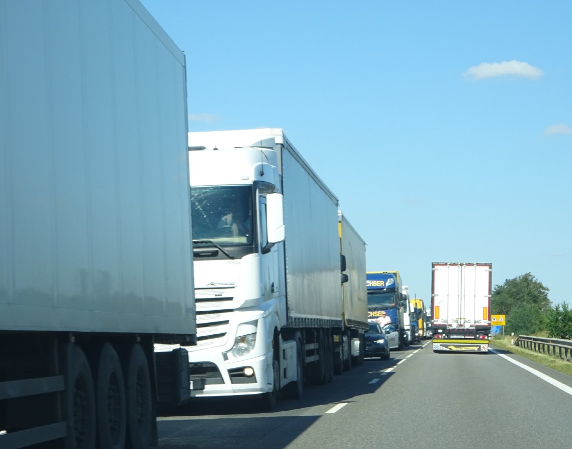 Польским грузовым фурам запрещено въезжать на территорию России