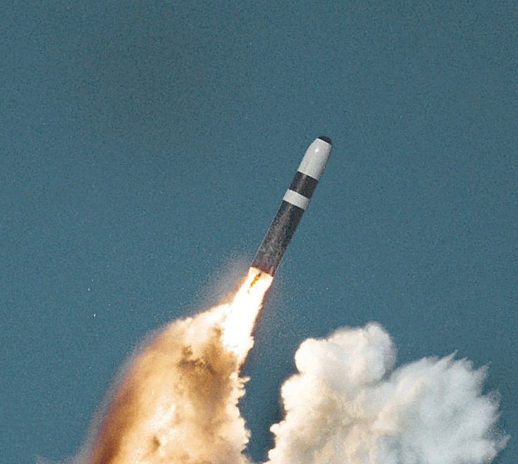 Испытания обновлённой британской ракеты «Трайдент» окончились её падением почти на министра обороны