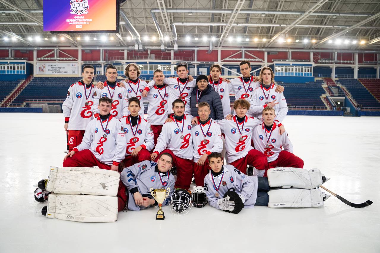 Хоккеисты юниорского «Енисея» завоевали бронзу первенства России