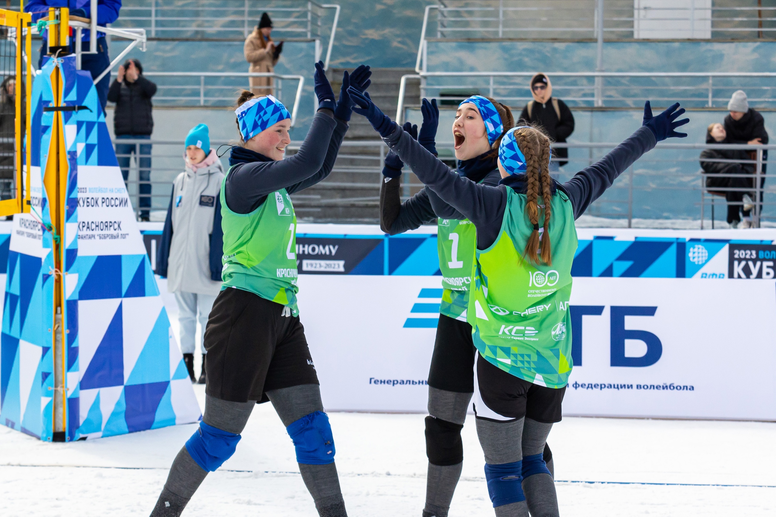 В Фанпарке «Бобровый лог» завершился этап Кубка России по волейболу на снегу
