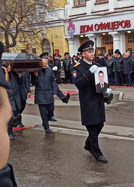 Прощание с тремя полицейскими в красноярске. Прощание с пожарниками в красноярске. Красноярск простился. Красноярск простился. Красноярск простился.