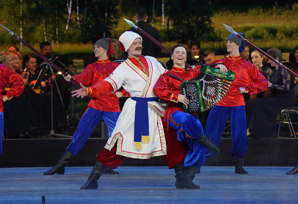 Ансамбль танца Сибири начал новый сезон с номеров из золотого фонда коллектива