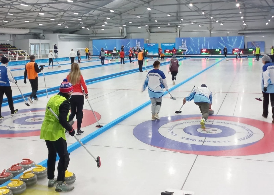 «Кубок Енисея-2021» собрал на красноярском льду керлингистов со всей России
