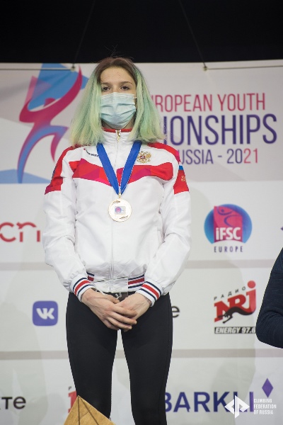 Золото первенства Европы по скалолазанию у красноярской спортсменки Алины Иваненко